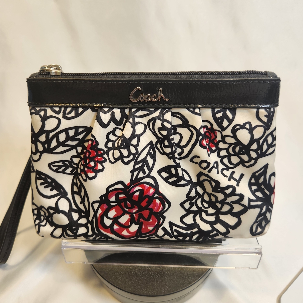 Coach Poppy Daisy Graffiti Wristlet NWOT